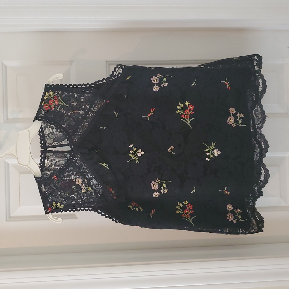 Laundry By Shelli Segal  Black Embroidered Floral Lace Top  NWT